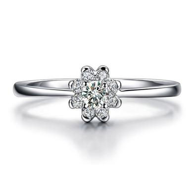 bague avec une sorte de fleur